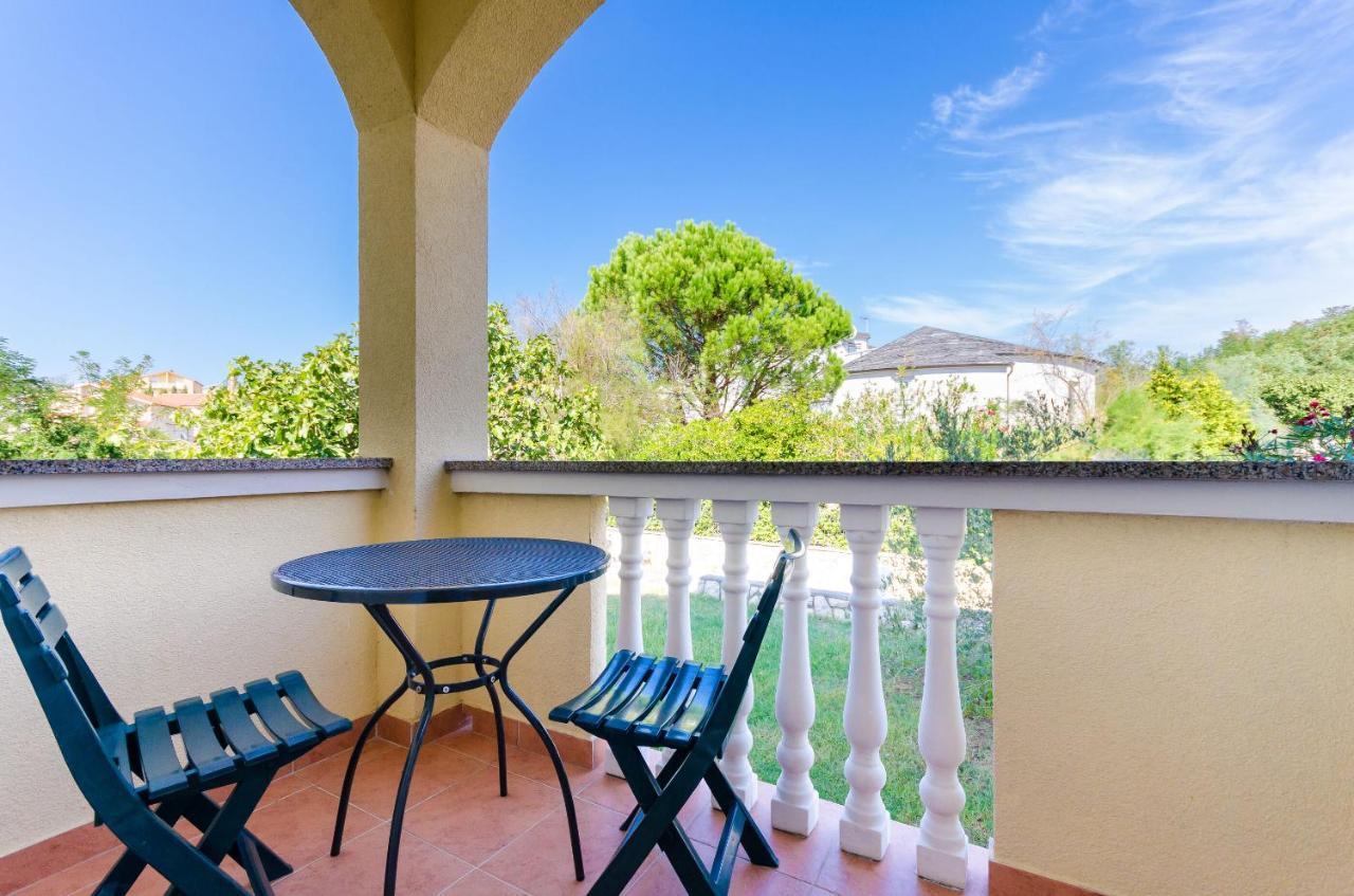Apartments Alex Lopar Εξωτερικό φωτογραφία
