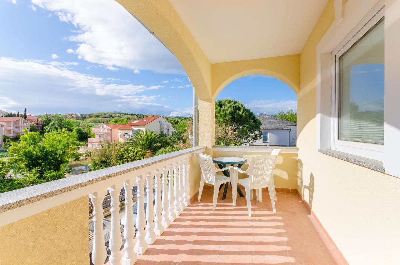 Apartments Alex Lopar Εξωτερικό φωτογραφία