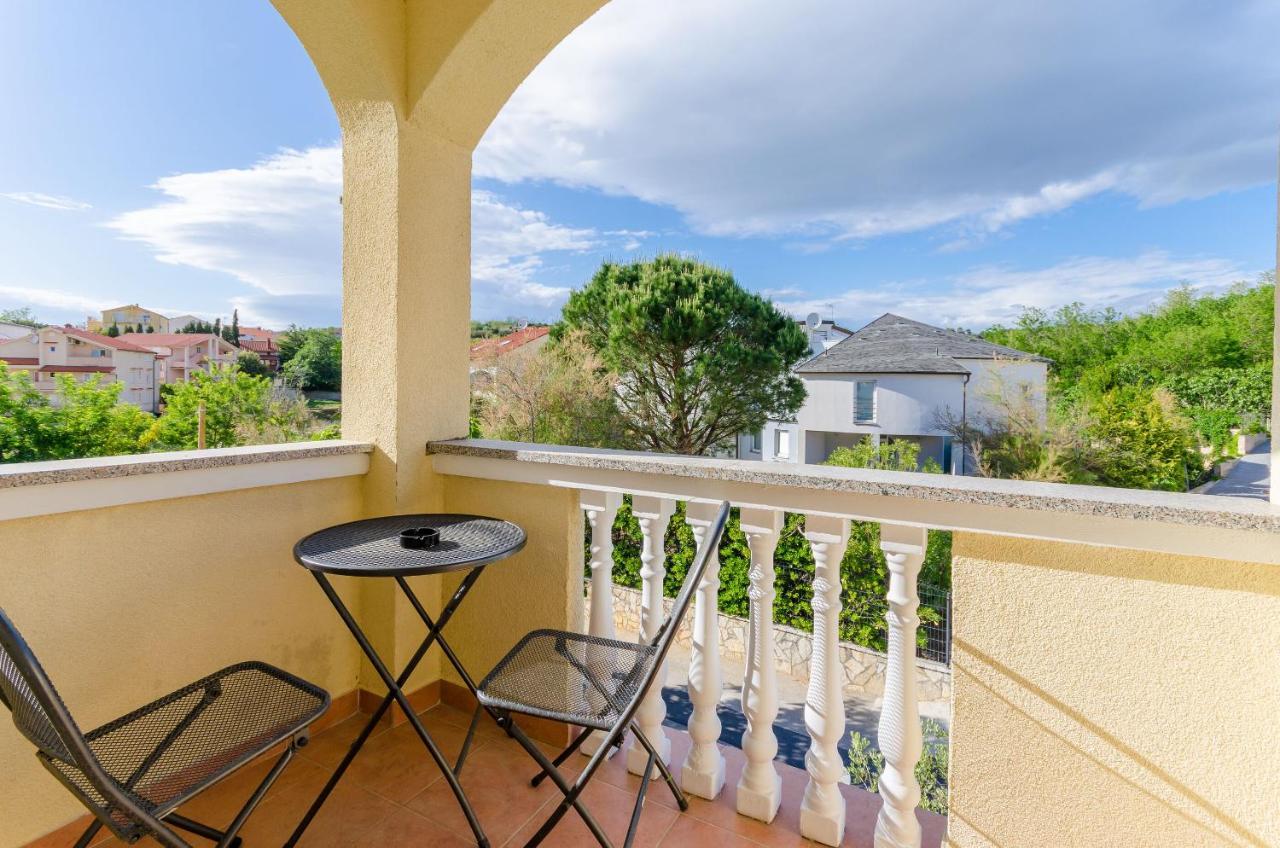 Apartments Alex Lopar Εξωτερικό φωτογραφία