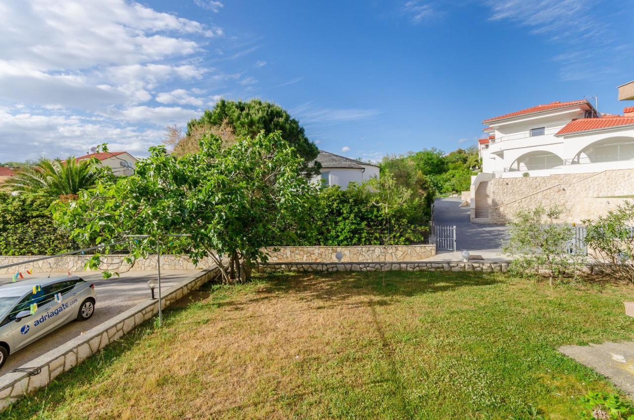 Apartments Alex Lopar Εξωτερικό φωτογραφία