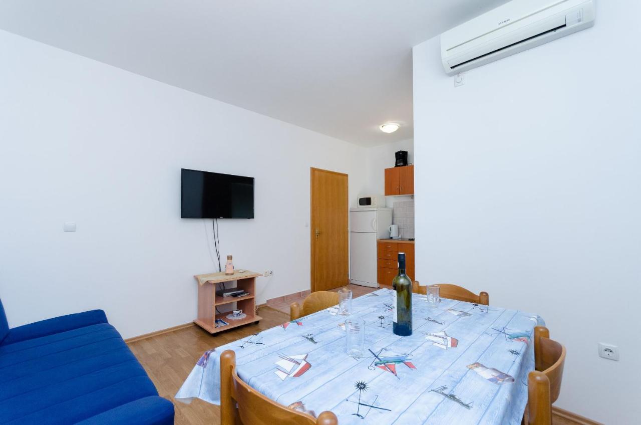 Apartments Alex Lopar Εξωτερικό φωτογραφία