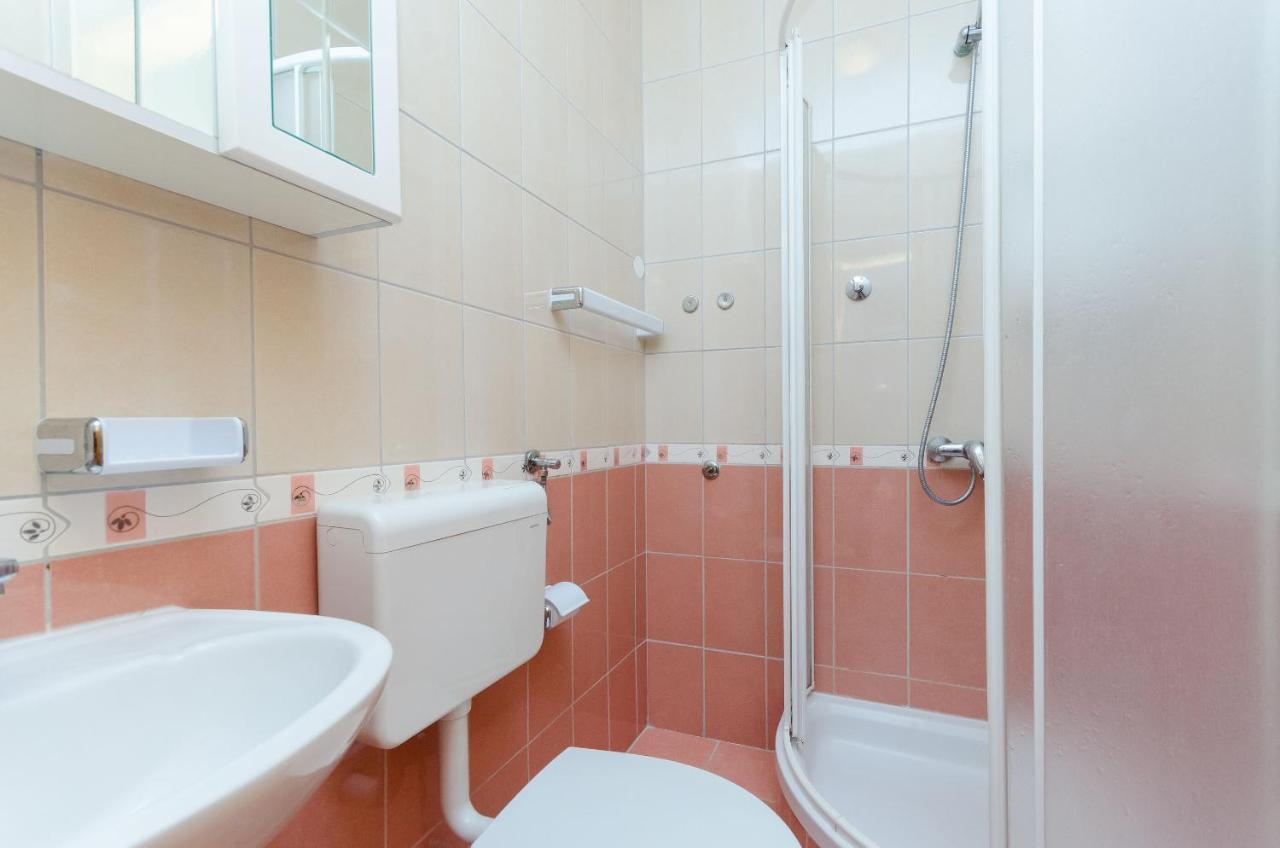 Apartments Alex Lopar Εξωτερικό φωτογραφία