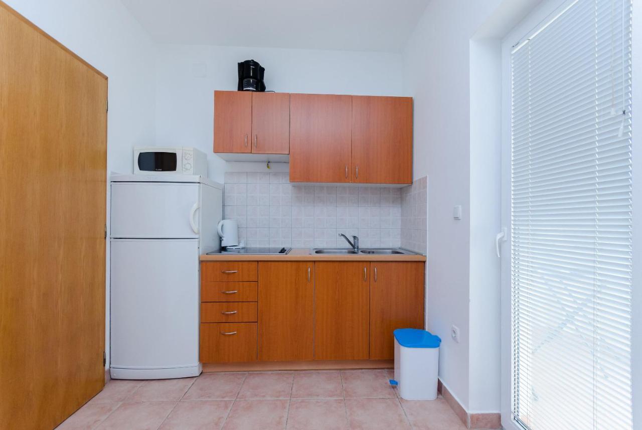 Apartments Alex Lopar Εξωτερικό φωτογραφία