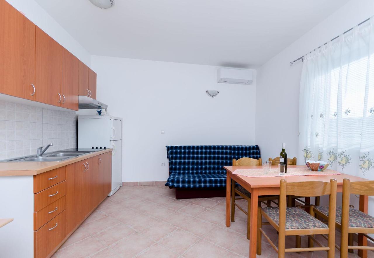 Apartments Alex Lopar Εξωτερικό φωτογραφία