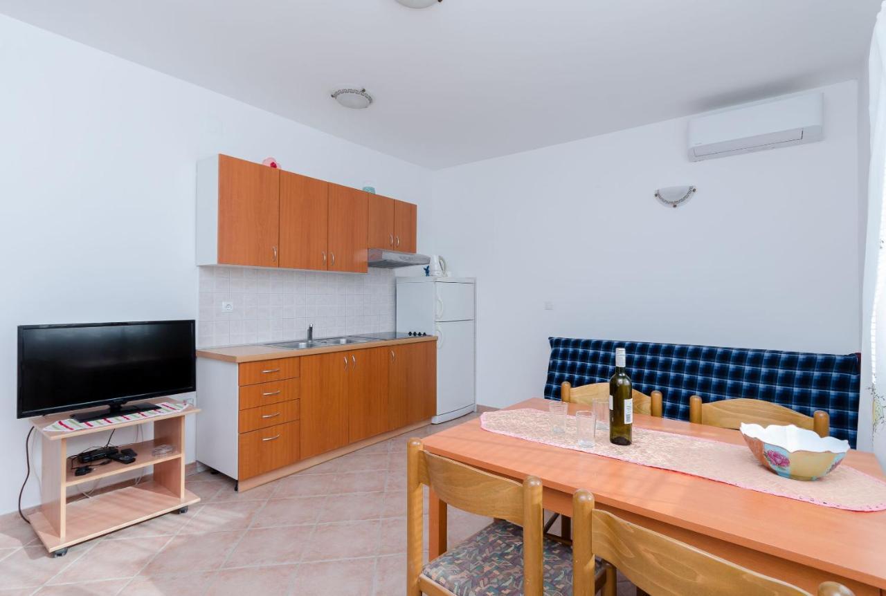 Apartments Alex Lopar Εξωτερικό φωτογραφία